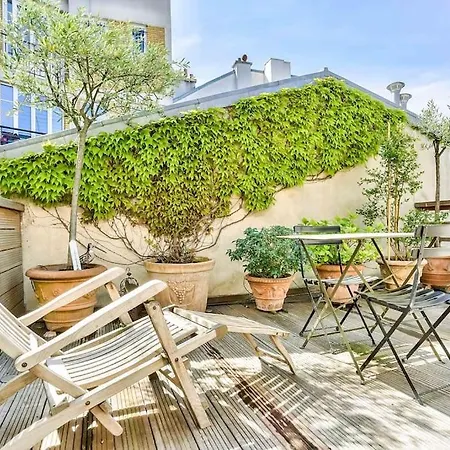 Montmartre, Patio! Sacre-coeur! Stylish Duplex!