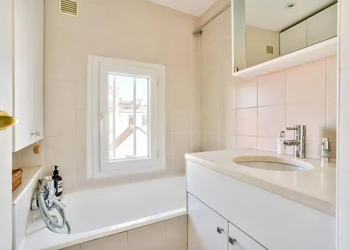 Appartement Montmartre, Patio! Sacré-coeur! Stylish Duplex!