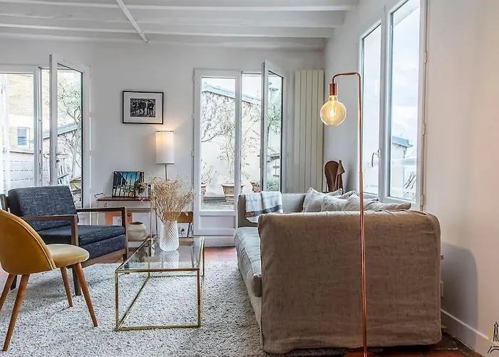 Appartement Montmartre, Patio! Sacré-coeur! Stylish Duplex! Paris