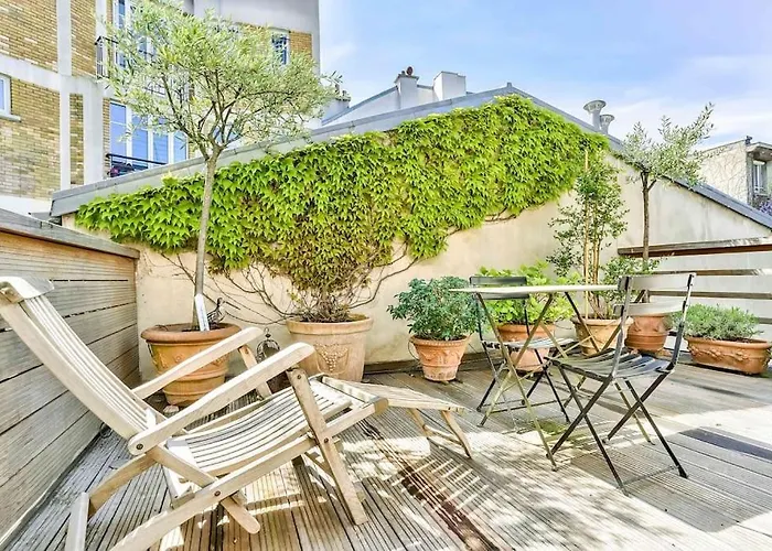 Montmartre, Patio! Sacré-coeur! Stylish Duplex!